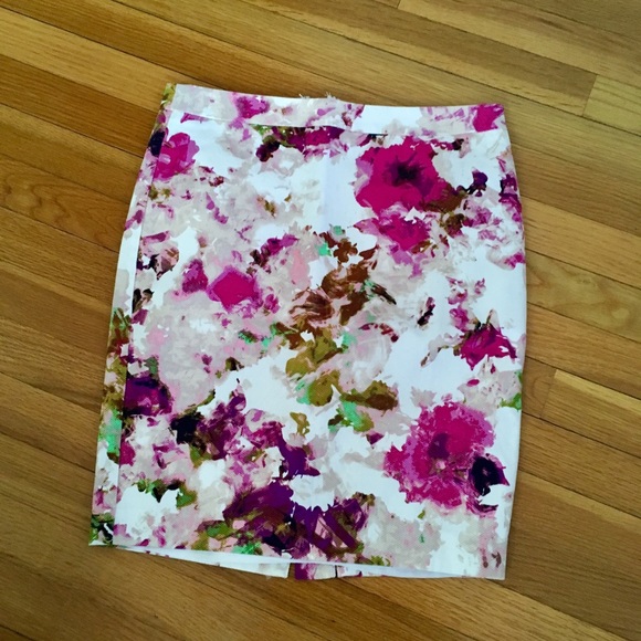 Liz Claiborne Dresses & Skirts - Liz Claiborne floral pencil skirt